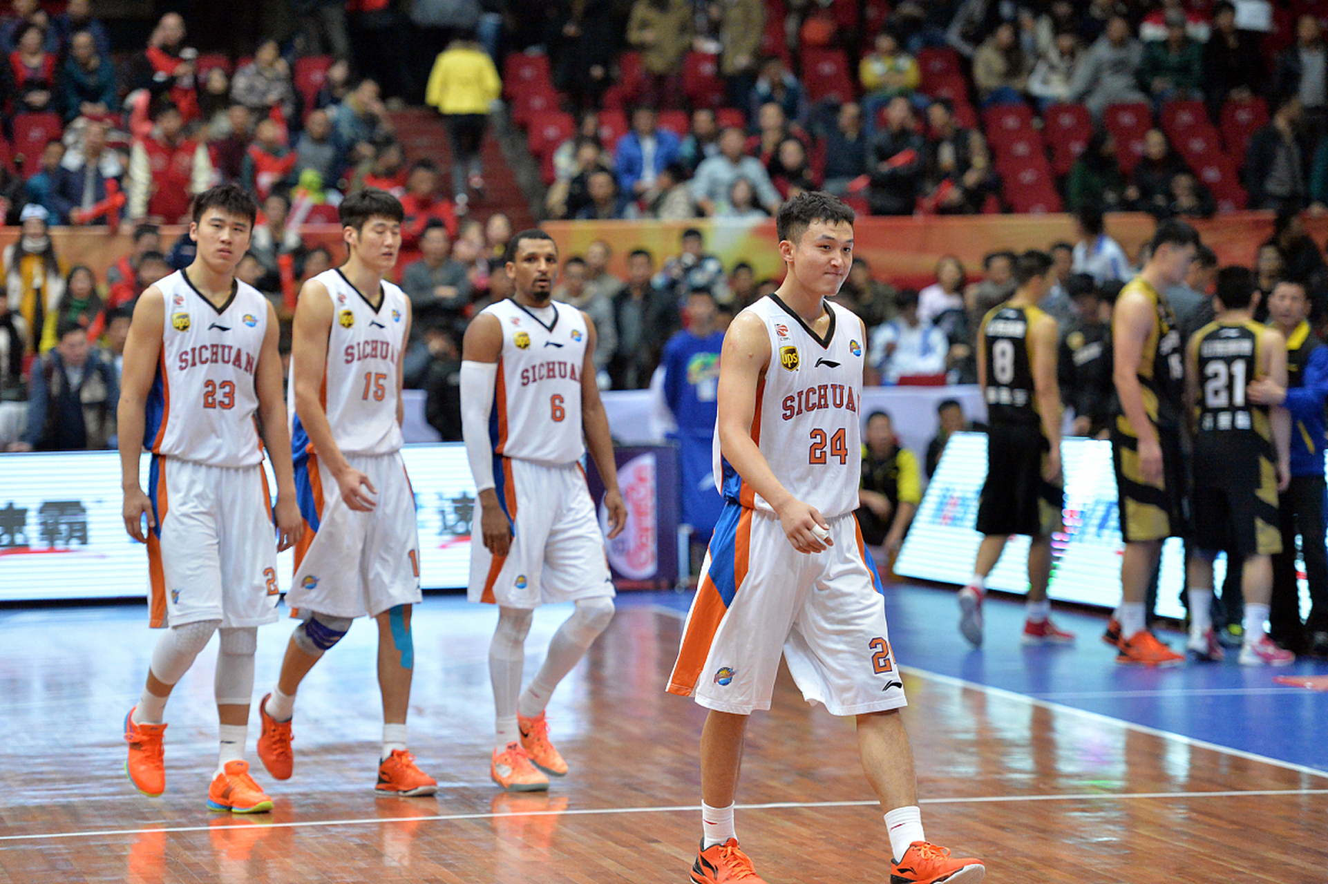 包含吉林男篮大胜四川，雄起展现强大实力的词条